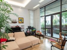 依云郡北进门,东边套,小区中间位置,带大花园,欢迎实地看房。