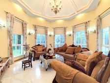 精装带大花园 ,独栋, 满五 ,可停两台车 ,位置好,诚售。