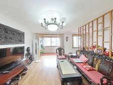 比邻体育场,纯商品房,后期可做大三房+南北三阳台+双卫随时看