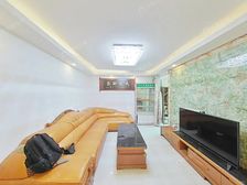 新挂牌大三房,出门就是地铁口,带30平院子,采光好