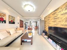 店长推荐:视野开阔,可拎包入住,客厅带阳台。