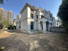 铂宫双拼带300多平,可装电梯做6-8房另外2个车位价格好谈