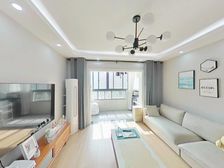 金爵精装修大两房,南北通透户型,业主置换诚心出售,满五