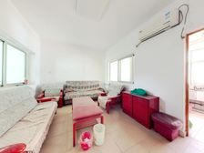 新华路工商局单位房 一楼带院 86平 3室 带车位 49万