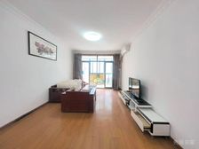 一楼带大院子。近华师大。目前空置。看房有钥匙