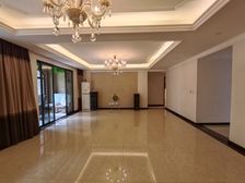 轻轨站门口,精装修洋房,朝中庭,急售