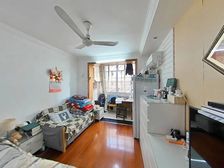 中间套一室户,楼层好,老少皆宜,房东诚售,随时看房