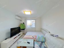 电梯正规一居室,户型方正,诚意出售,装修不错,可拎包入住