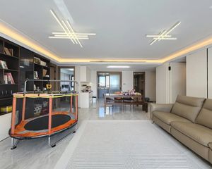 咏兰郡洋房!房东从新装修过!加装了地暖!诚心出售