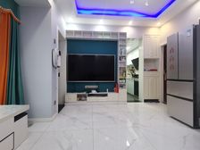 住家精装修,保持的非常好,急售1改2