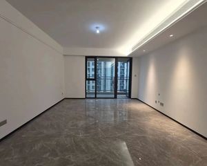 智群学校谷德锦近精装修中海九樾四室好楼层H户型房主急售