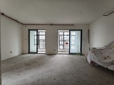 次新小区,轻轨站楼上,清水大平层急售