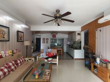 带大露台150平米,精装修3房,业主急售,轻轨站门口