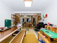 商品房小区,全明飞机户型大三房,总价低,利用率高;欢迎品鉴。