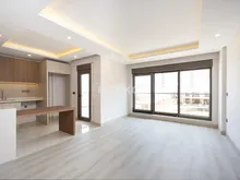 安塔利亚阿克苏的经济型公寓位于安全的综合大楼内。