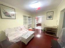 一楼带小院 少有出售 房子新 户型好 地理位置好周边配套齐全