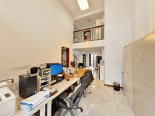 绿地城 长安公园旁 复/式结构 挑空客厅 有车位 价位可谈