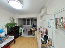 前后滩位置:两房朝南 阳光无遮挡 精装修可拎包入住 不靠马路