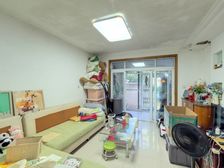 业主诚心出售,交通便利,一楼带大院子30平左右,欢迎实地看房