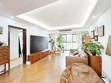 古北二期靠黄金城道景观,房子全新装修可拎包住,业主自用的