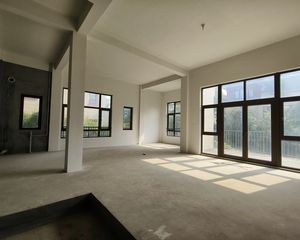 亚隆它山郡别墅4室2厅4卫南朝向430.0万元/套出售