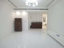 小区景观西侧,新出一楼189平 4房送100平花园,有产权车