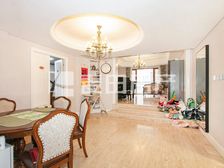 4室2厅荣尊堡国际公寓