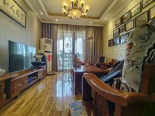 高新区 永辉超市楼上 中渝春华秋实三期 精装两房带车位