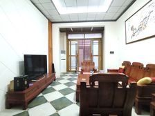 万达商圈的精装联排,带花园和地下室,室内实得面积200平米