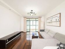 电梯四房,中间位置,房东诚心出售,价格好谈