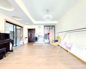 宝龙城旁,边套4房,精装自住保养好
