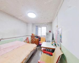 新上白桥大街两居室居中楼层远离铁路看房随时