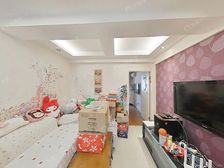 房子沿河,三房户型,环境好,出门菜市场