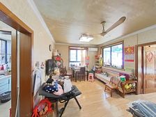 一楼带大花园 自住装修 看房方便 诚意出售