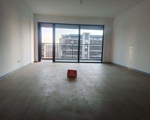 南北通透国祥雲著4室2厅精装修