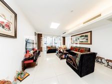 四周不临街位置,眼镜户型3加1,满五年,有车位,装修好国奥村