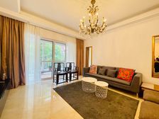 诚意出售一套联排别墅 装修保养很好,看房方便 价格有