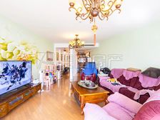 精装三居A座高层 视野好方便看 带有衣帽间 厨房面积大 可谈