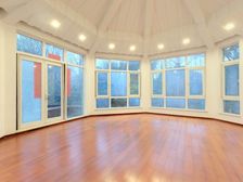 南向大花园,南侧东侧两边临水,实际占地1500平,欢迎品鉴。