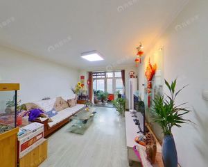 新上一层三居室,南北通透,近地铁,不临街