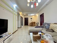 中间楼层 看中庭性价比高两房 三轻轨旁