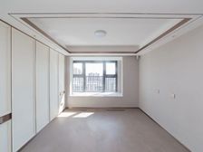 (捡漏)送车位 房东出国急售 次新房 全新精装未住 随时