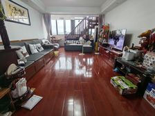 西郊河畔 两房复试出售 小区中心位置 精装修 随时看房