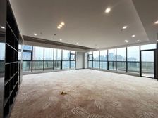五街地铁口 芯通大厦 整层 通上下水 适合接待 律师 展示类