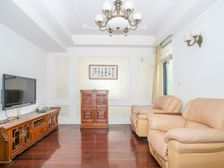 精装修,北进门南花园,地上三层,朝南大露台,经典双拼户型 。