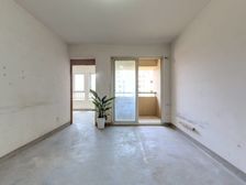 中环旁边,进地铁,位置佳,看房方便。