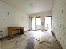 房东降价70万,楼层好,价格很低,实用型正三房