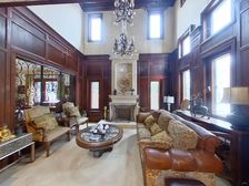 御汤山精装J 户型样板间,客厅和长辈房朝南,会客厅大挑空