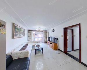 望京·金隅丽港城三居室,双卧朝南,有2个阳台,居住舒适。