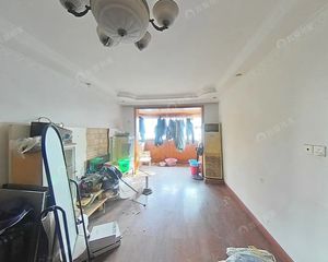 南北通透 客厅带阳台 万辉商圈